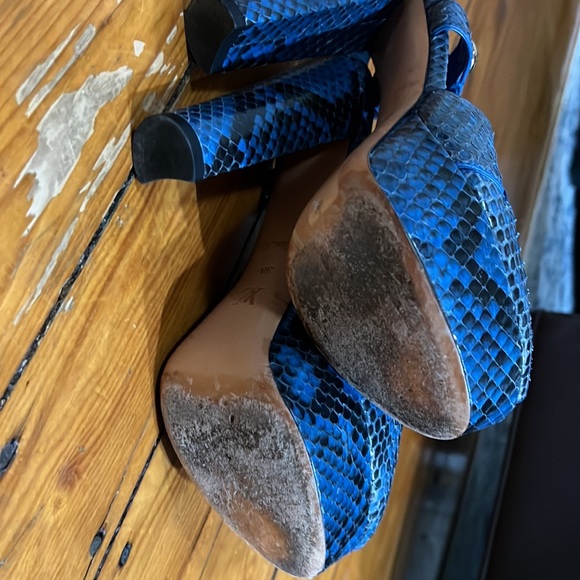 Blue and Black Snakeskin Louis Vuitton heel, Size 38 - Picture 5 of 5